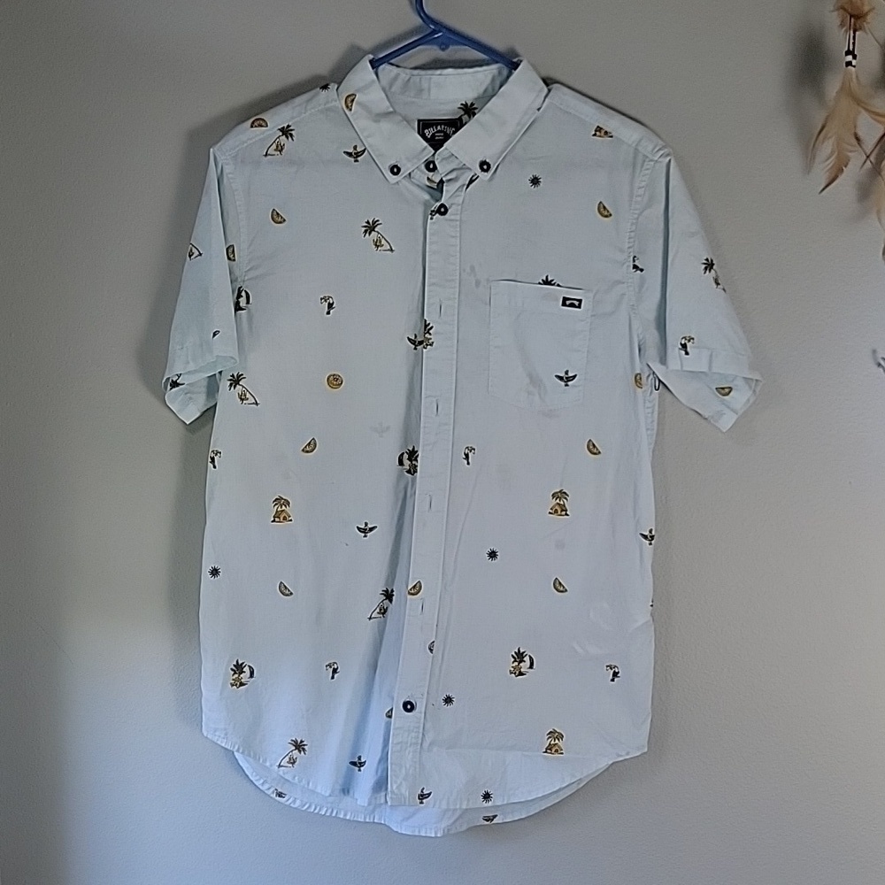 Billabong short sleeved button front shirt with island designs